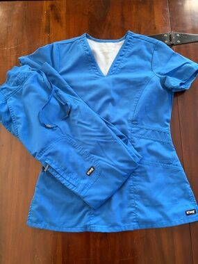 Size Small Grey's Anatomy Women Scrub Set Blue